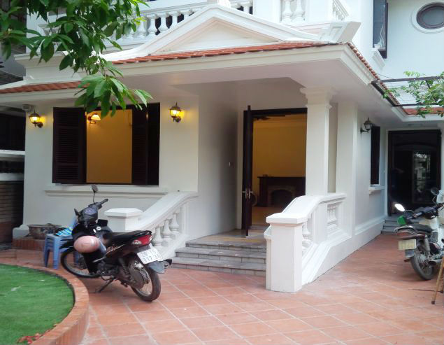 3 bedrooms house near Westlake for lease in Nghi Tam village, Au Co, Tay Ho, Hanoi