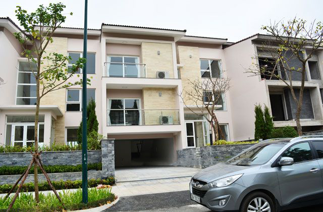 Ciputra brand new villa with 6 bedrooms and beautiful surroundings in The Central Park Residence