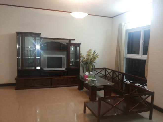 Apartment with 3 bedrooms for rent in Vuon Dao building, 689 Lac Long Quan, Tay Ho district, Hanoi