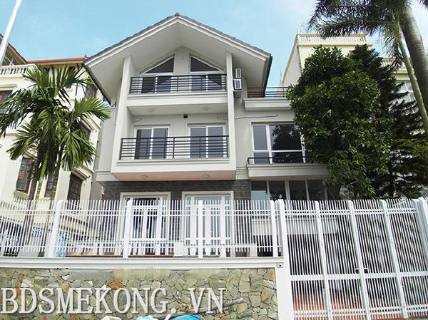 Beautiful and modern villa for rent in Tay Ho, on the West Lake bank