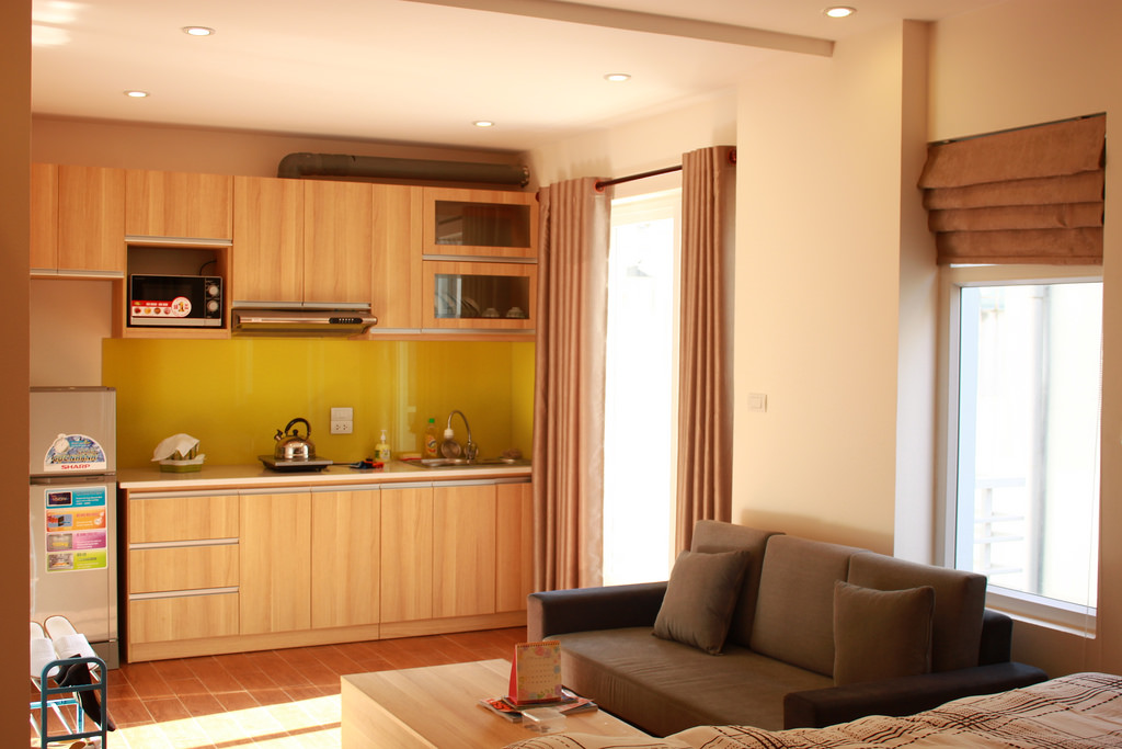 Beautiful studio apartment for rent at good price in Au Co street, Tay Ho, Hanoi