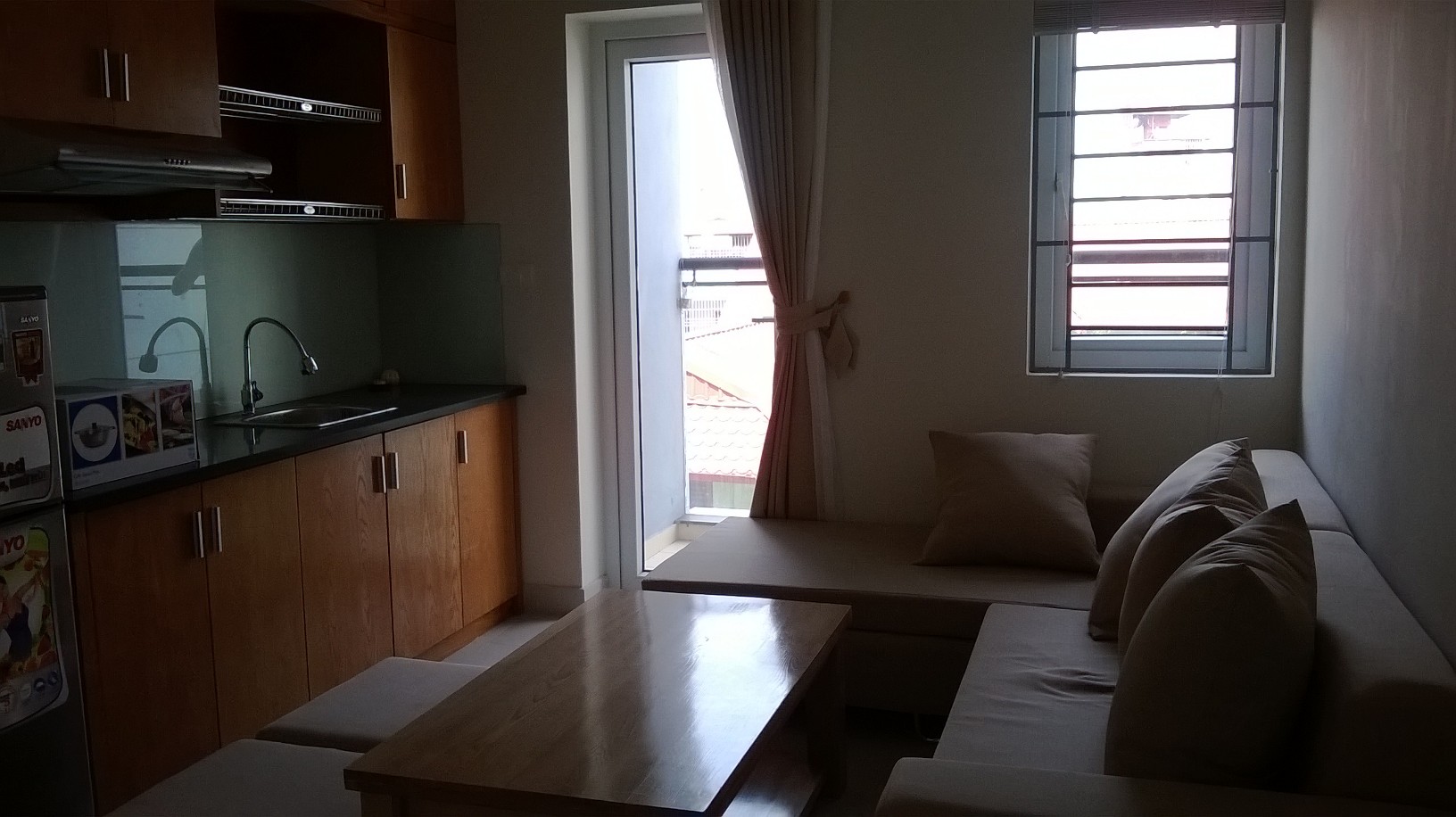 Cheap apartment with 1 bedroom on high floor for rent in Lac Long Quan street, Tay Ho district, Hanoi