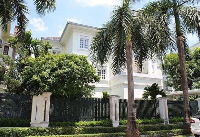 Ciputra villa for rent in C7 block with large garden and swimming pool