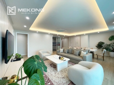 Elegant 3-bedroom apartment for rent at E4 Ciputra