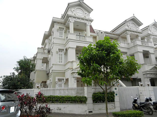 Furnished villa with 5 bedrooms for rent at reasonable price in Ciputra Hanoi