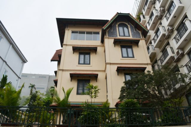 Furnsihed Villa with swimming pool, nice courtyard, and spacious living space in To Ngoc Van street