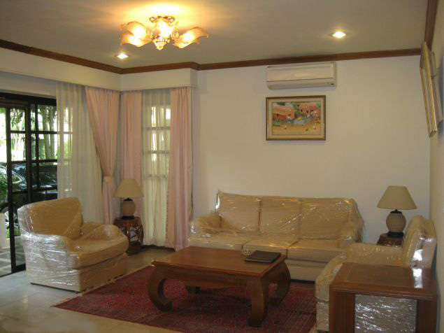 Luxurious villa for rent in Oriental palace, Tay Ho district, Hanoi