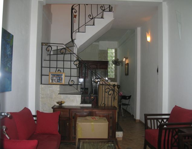 Nicely furnished house with 3 bedrooms at good price for rent in Au Co street