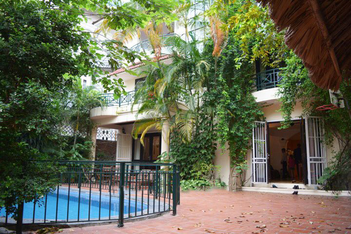 Spacious and furnished villas 5 bedrooms for rent in Tay Ho, swimming pool and garden