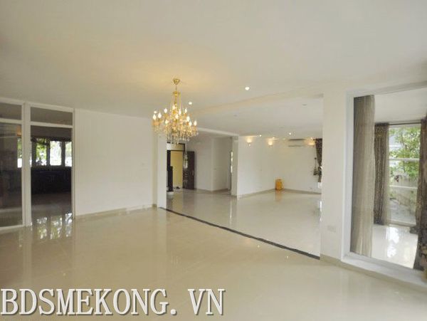 Unfurnished villa with 04 bedrooms and lake view for rent in Thang Loi hotel, Tay Ho